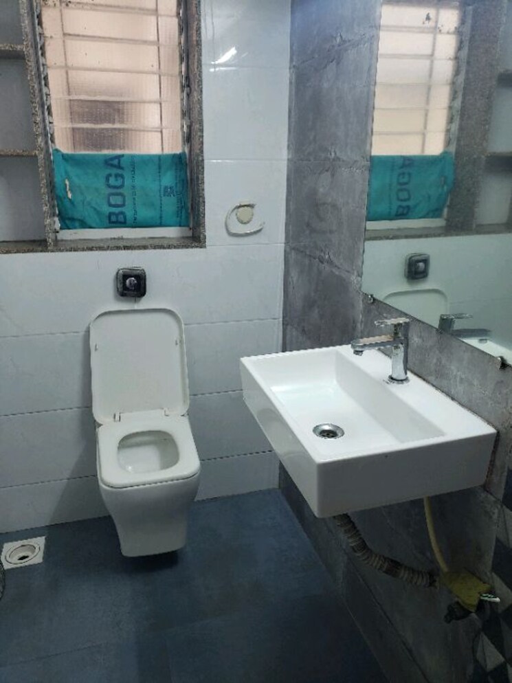 Bathroom, gurudrishti-chs 2 Bedroom 850 Sq.Ft. Apartment In Andheri West Mumbai 8962701