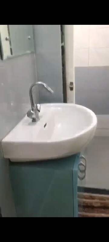 Bathroom in 1 BHK Apartment at Sector 14 Dwarka – for Rent