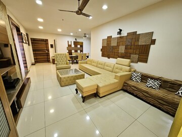 2 BHK Apartment For Rent in Lodha Sea Face, Worli