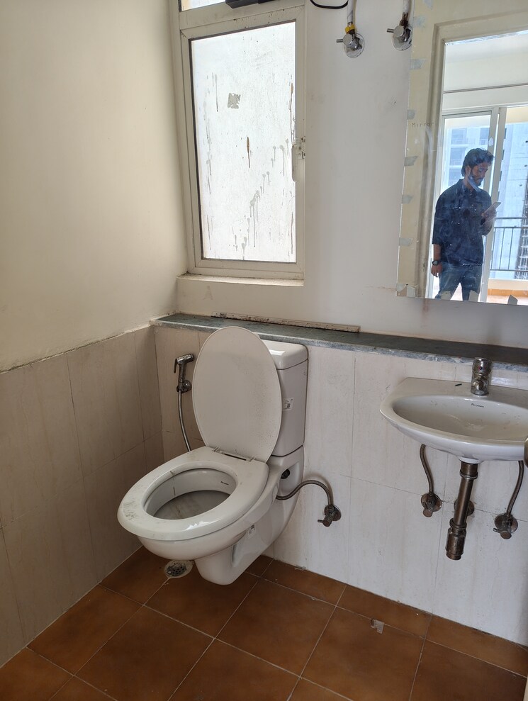 Bathroom, jaypee-greens-kosmos 2 Bedroom 950 Sq.Ft. Apartment In Sector 134 Noida 8962785