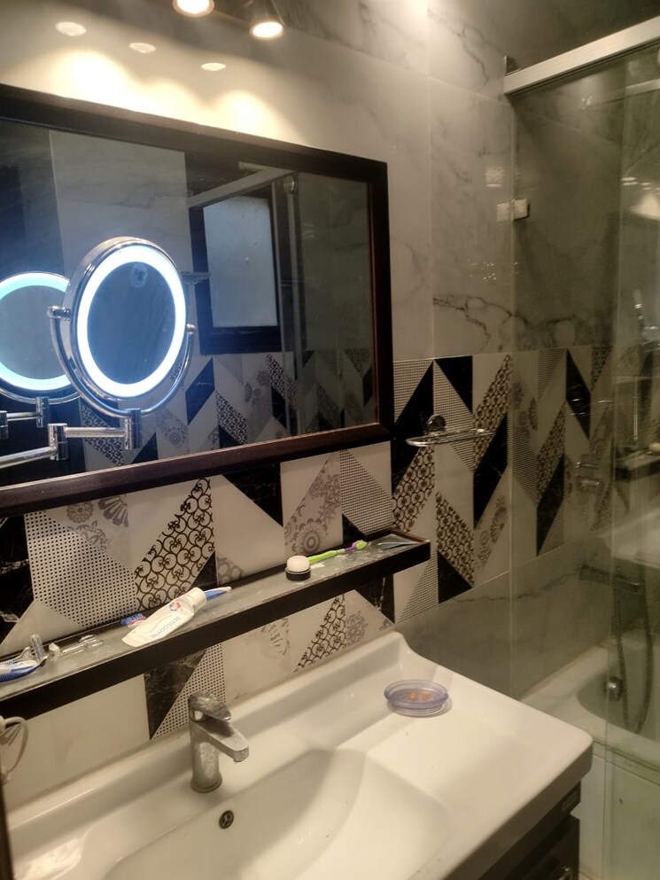 Team Area, freedom fighters enclave 5 Bedroom 3600 Sq.Ft. Builder Floor In Freedom Fighters Enclave Delhi 8962813