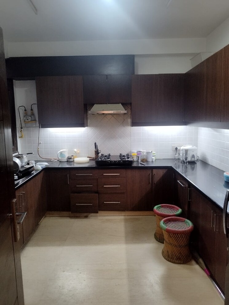 Kitchen, freedom fighters enclave 5 Bedroom 3600 Sq.Ft. Builder Floor In Freedom Fighters Enclave Delhi 8962813