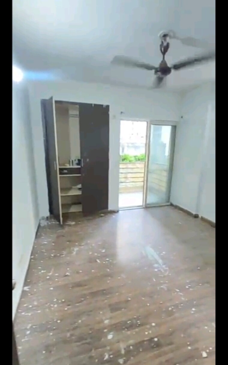 Room, paras-seasons 2 Bedroom 985 Sq.Ft. Apartment In Sector 168 Noida 8962796