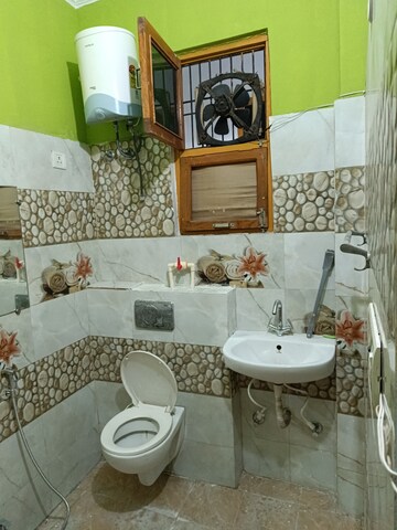 Team Area in 2 BHK Builder Floor at Gomti Nagar – for Rent