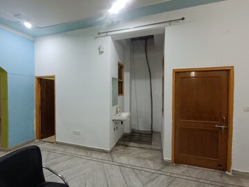 Room in 2 BHK Builder Floor at Gomti Nagar – for Rent