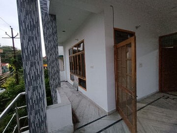 2 BHK Builder Floor – Entrance View at Gomti Nagar - for Rent