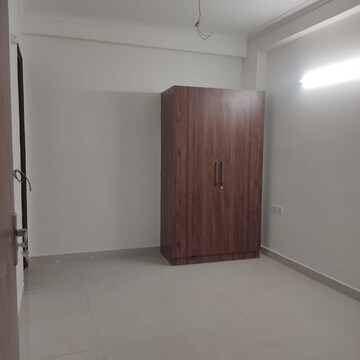 Room in 2 BHK Apartment at Chattarpur – for Rent