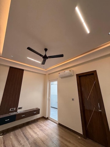 Furnished Amenities in 5 BHK Villa at Sector 1 Wave City – for Sale