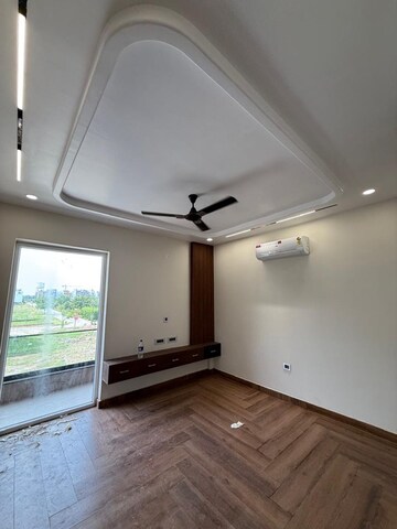 Room in 5 BHK Villa at Sector 1 Wave City – for Sale