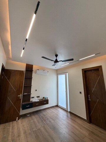 Room in 5 BHK Villa at Sector 1 Wave City – for Sale