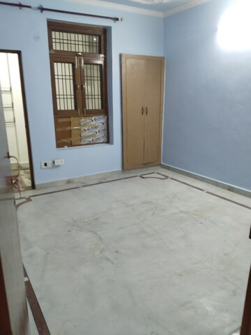 Room in 2 BHK Builder Floor at Vipul Khand – for Rent