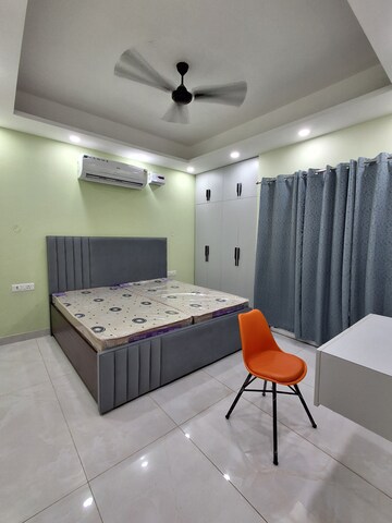 Team Area in 3 BHK Builder Floor at SS Hibiscus, Sector 50 – for Rent