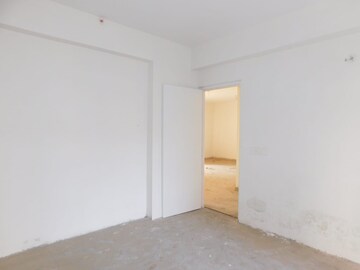 Room in 3 BHK Apartment at Jaypee Greens Kosmos, Sector 134 – for Sale