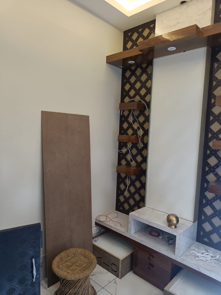 undefined, sector 52 6 Bedroom 200 Sq.Mt. Independent House In Sector 52 Noida 8962851