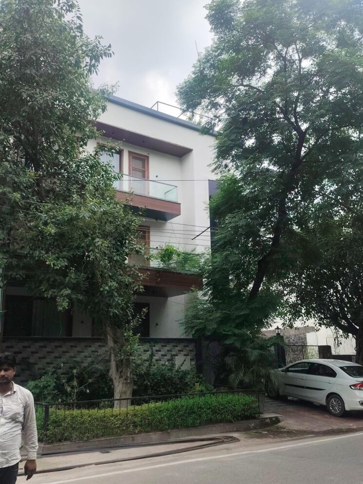 Exterior View, sector 52 6 Bedroom 200 Sq.Mt. Independent House In Sector 52 Noida 8962851