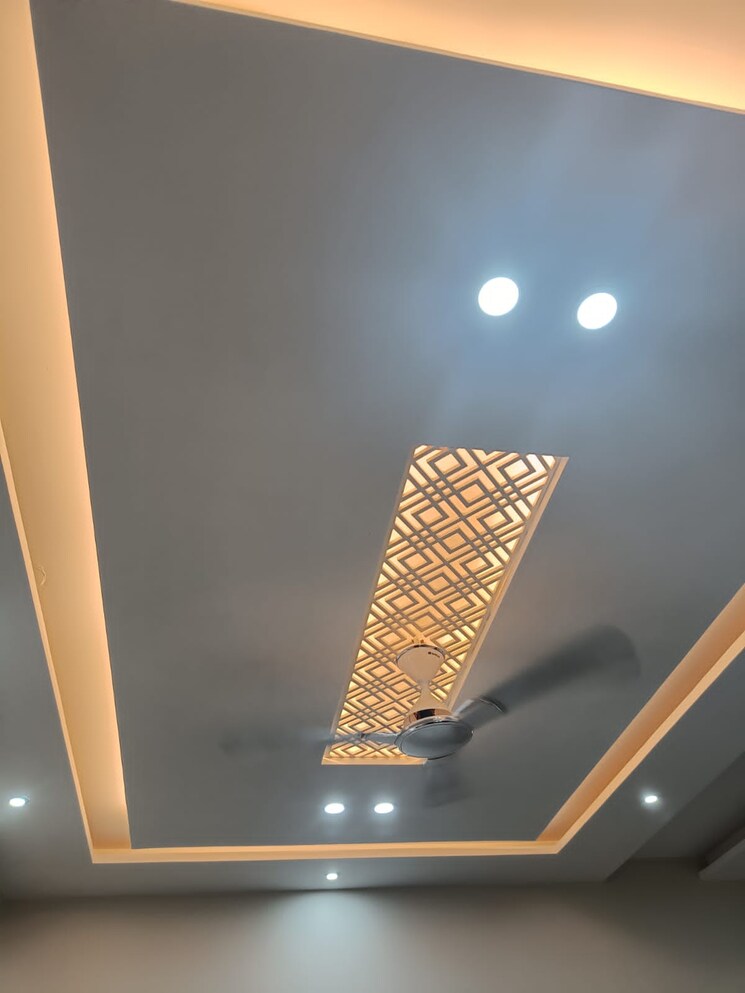 undefined, sector 52 6 Bedroom 200 Sq.Mt. Independent House In Sector 52 Noida 8962851