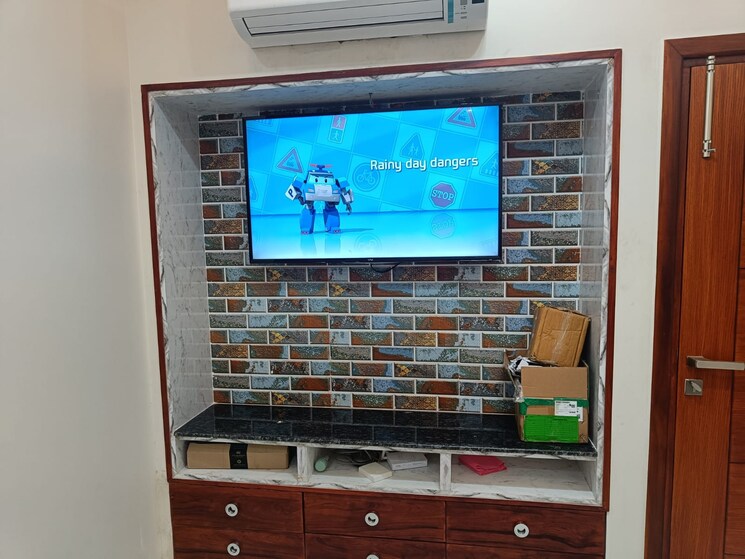 undefined, sector 52 6 Bedroom 200 Sq.Mt. Independent House In Sector 52 Noida 8962851