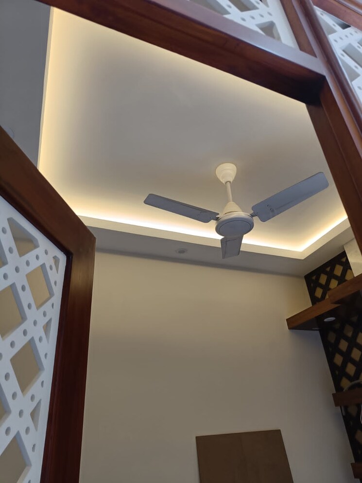 undefined, sector 52 6 Bedroom 200 Sq.Mt. Independent House In Sector 52 Noida 8962851