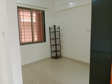 Room in 2.5 BHK Apartment at Neelkanth Palms, Kapur Bawdi – for Rent