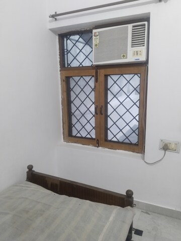 Room in 1.5 BHK Builder Floor at Gomti Nagar – for Rent