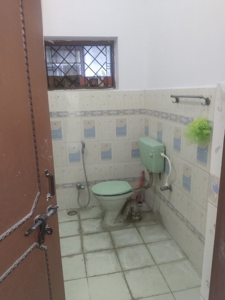 Bathroom, gomti nagar 1.5 Bedroom 1200 Sq.Ft. Builder Floor In Gomti Nagar Lucknow 8962863