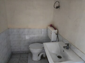 Bathroom in 3 BHK Builder Floor at Auram Floor, South City 2 – for Sale