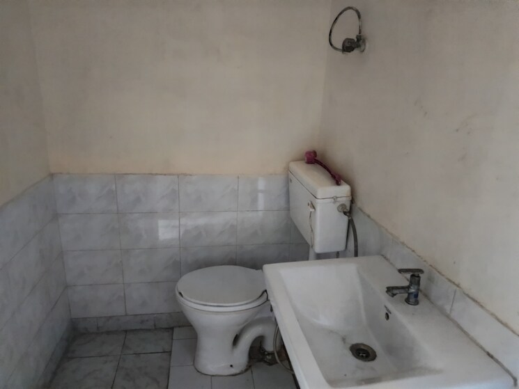 Bathroom, auram-floor 3 Bedroom 1650 Sq.Ft. Builder Floor In South City 2 Gurgaon 8962881