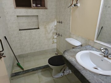 Bathroom in 3 BHK Builder Floor at Auram Floor, South City 2 – for Sale
