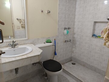 Bathroom in 3 BHK Builder Floor at Auram Floor, South City 2 – for Sale