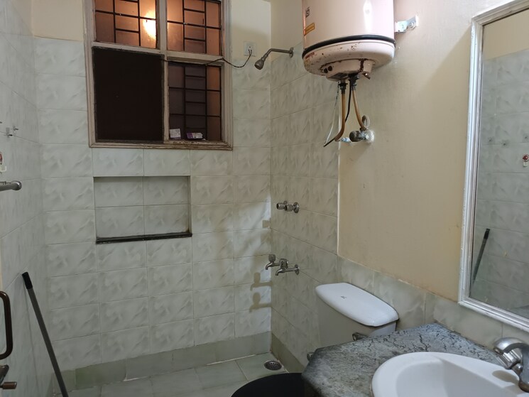 Bathroom, auram-floor 3 Bedroom 1650 Sq.Ft. Builder Floor In South City 2 Gurgaon 8962881