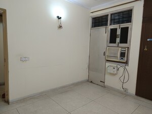 Room in 3 BHK Builder Floor at Auram Floor, South City 2 – for Sale