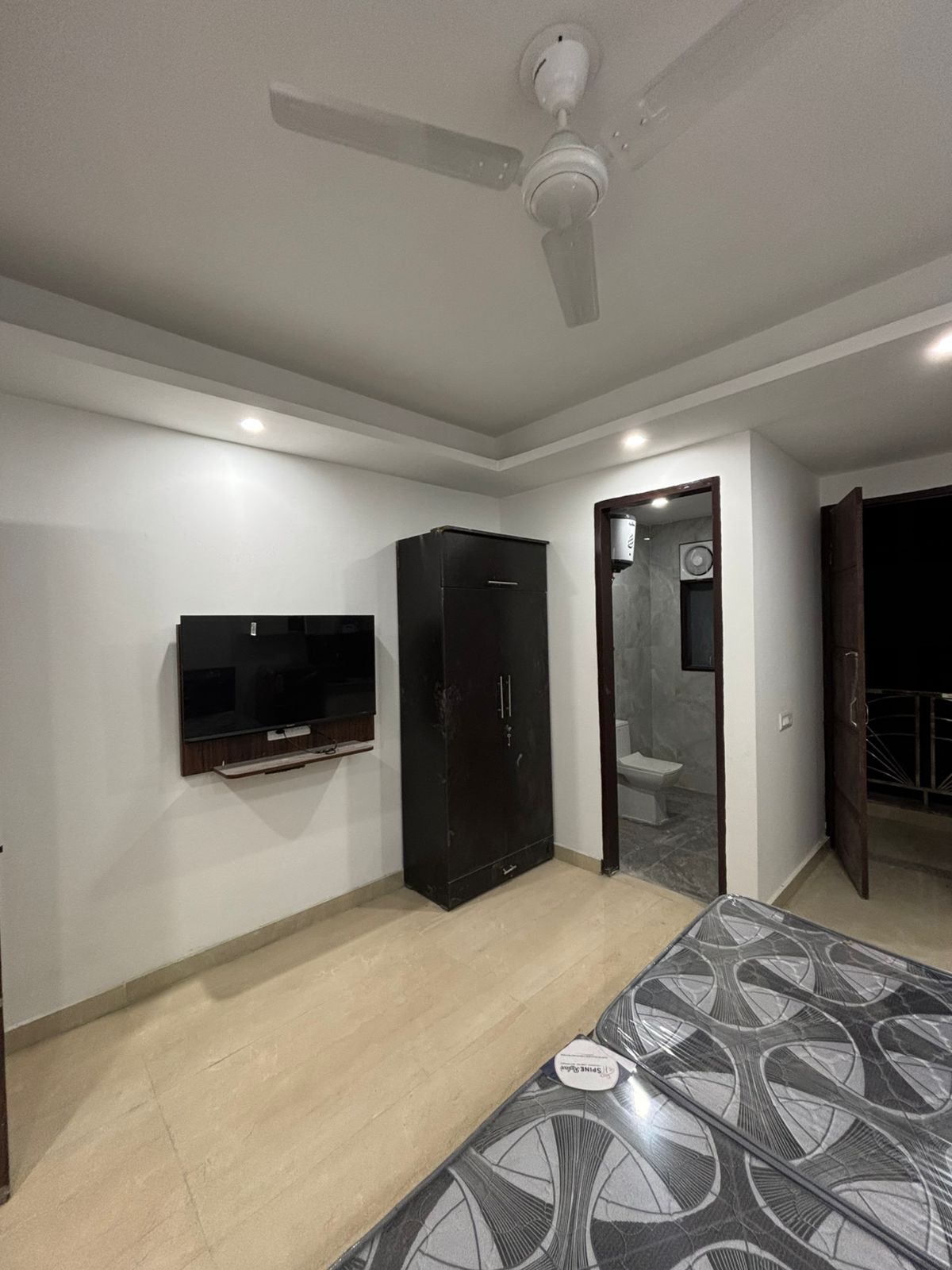 1 RkBuilder Floor For Rent in DLF City Phase V