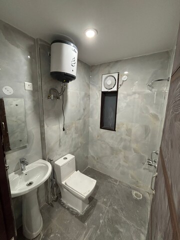 Bathroom in 1 RK Builder Floor at DLF City Phase V, Dlf Phase V – for Rent