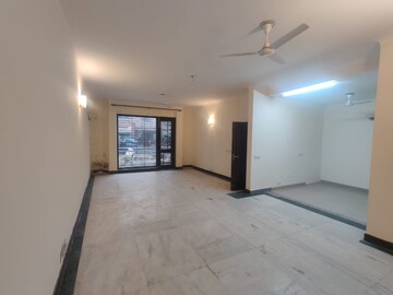 Room in 3.5 BHK Villa at Unitech Deerwood Chase, Nirvana Country – for Rent