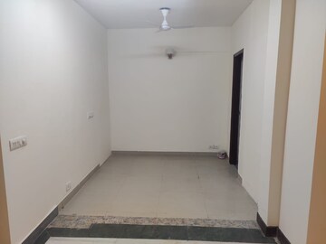 Room in 3.5 BHK Villa at Unitech Deerwood Chase, Nirvana Country – for Rent