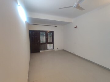 Room in 3.5 BHK Villa at Unitech Deerwood Chase, Nirvana Country – for Rent
