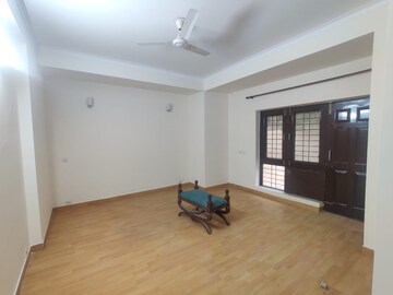 Room in 3.5 BHK Villa at Unitech Deerwood Chase, Nirvana Country – for Rent