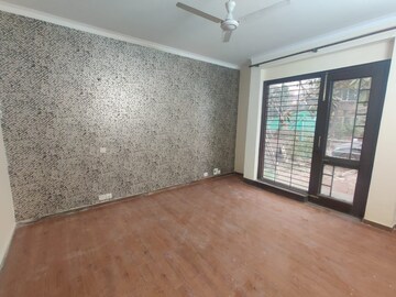 Room in 3.5 BHK Villa at Unitech Deerwood Chase, Nirvana Country – for Rent