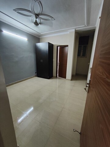 Room in 3 BHK Builder Floor at DLF City Phase V, Dlf Phase V – for Rent