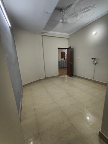 Room in 3 BHK Builder Floor at DLF City Phase V, Dlf Phase V – for Rent