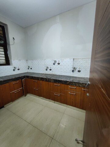 Kitchen in 3 BHK Builder Floor at DLF City Phase V, Dlf Phase V – for Rent