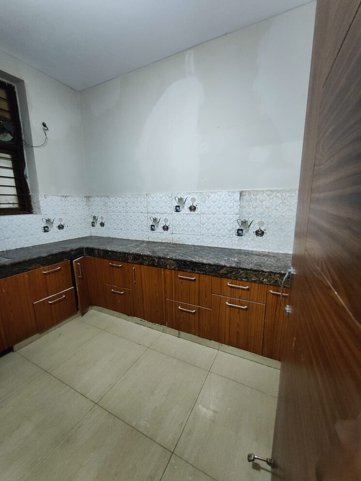 Kitchen, dlf-city-phase-v 3 Bedroom 2250 Sq.Ft. Builder Floor In Dlf Phase V Gurgaon 8962894