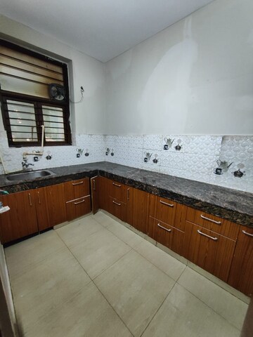 Kitchen in 3 BHK Builder Floor at DLF City Phase V, Dlf Phase V – for Rent