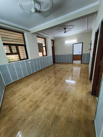 Room in 3 BHK Builder Floor at DLF City Phase V, Dlf Phase V – for Rent