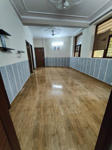 Kitchen in 3 BHK Builder Floor at DLF City Phase V, Dlf Phase V – for Rent
