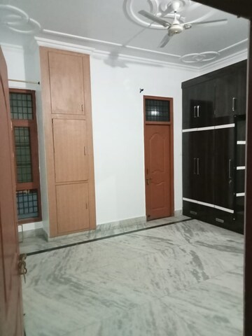 Room in 3 BHK Builder Floor at Gomti Nagar – for Rent