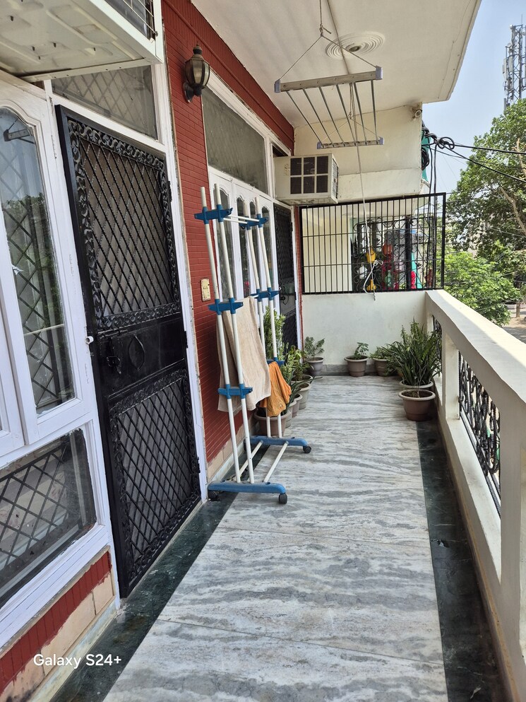 Balcony, sector 42 3 Bedroom 210 Sq.Yd. Builder Floor In Sector 42 Faridabad 8962916