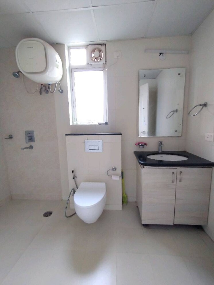 Bathroom, bestech-park-view-sanskruti 3.5 Bedroom 1920 Sq.Ft. Apartment In Sector 92 Gurgaon 8962998