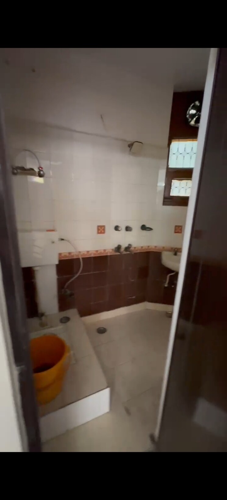 Bathroom, vasundhara sector 4 3 Bedroom 1000 Sq.Ft. Builder Floor In Vasundhara Sector 4 Ghaziabad 8963021