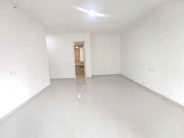 Room in 3 BHK Apartment at Hiranandani Fortune City, New Panvel – for Rent